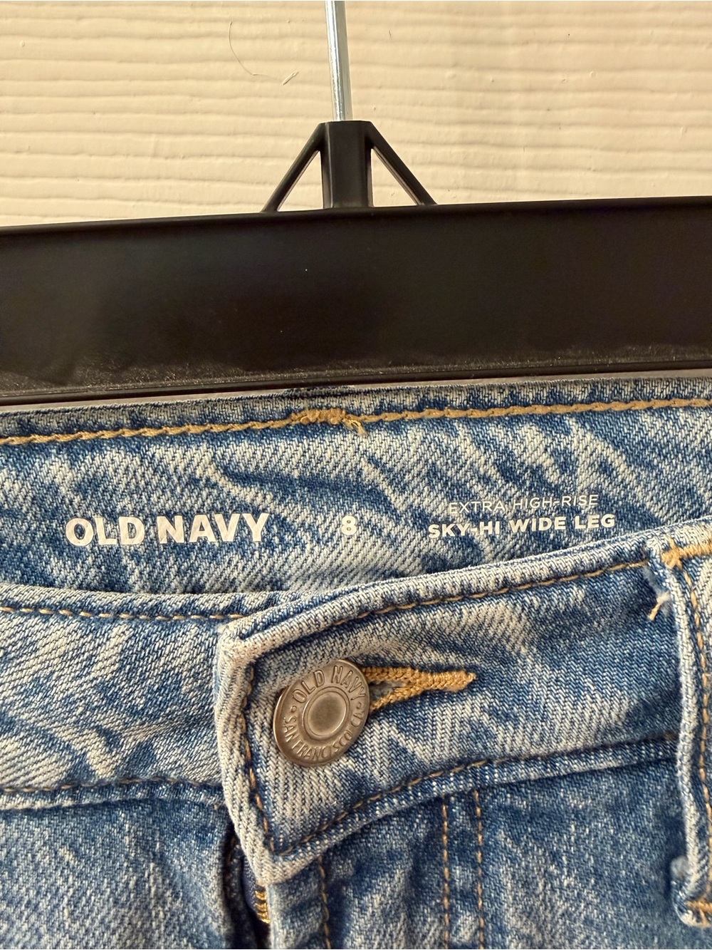 Old Navy Extra High-Rise Wide Leg Jeans Sky-Hi with Daisy Embroidery Size 8 - Picture 2 of 3